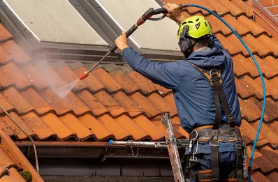 Démoussage et hydrofuge de toiture à Corsaint